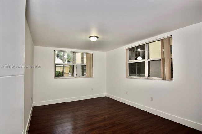 Building Photo - 8333 Lake Dr