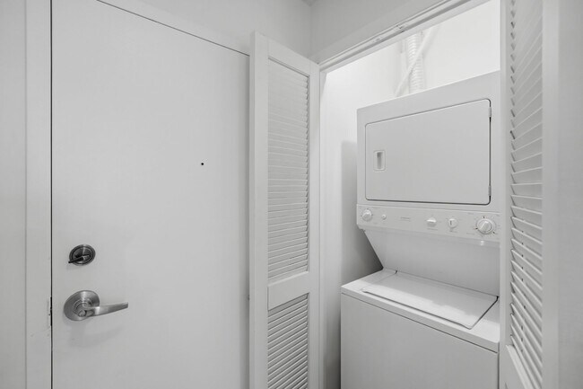 Building Photo - Penn Quarter Condo | Studio | 1 Bath | 450 Sf