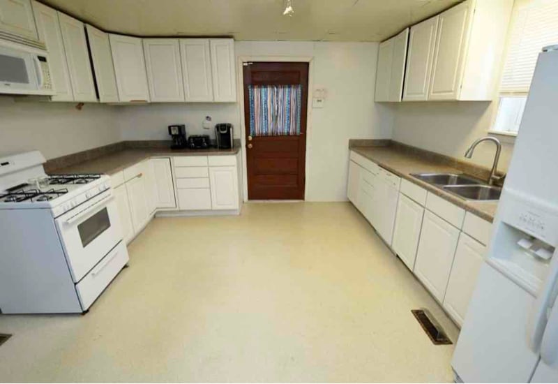 Building Photo - 424 W Chickasaw St