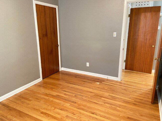 Building Photo - Spectacular Home With Classic Flair Locate...