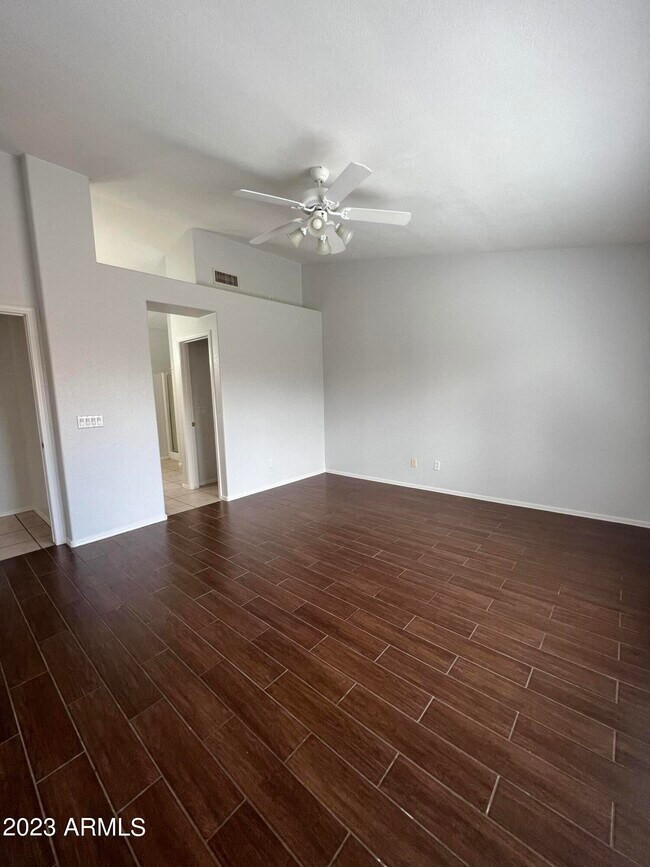 Building Photo - 1171 W Goldfinch Way