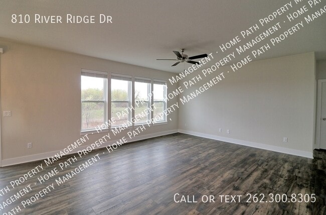 Building Photo - 810 River Ridge Dr