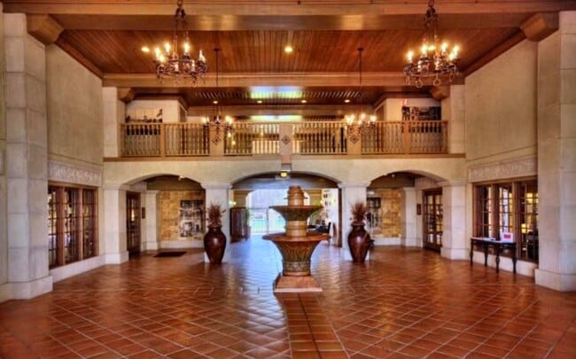 Grand Foyer - 955 Registry Blvd