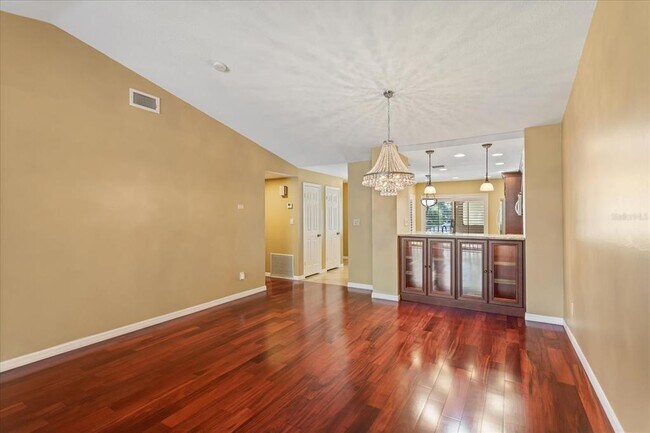 Building Photo - 1055 Kensington Park Dr