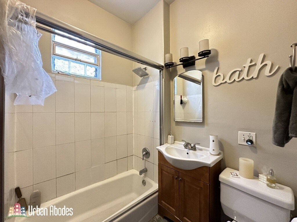 Building Photo - 3532 N Elston Ave