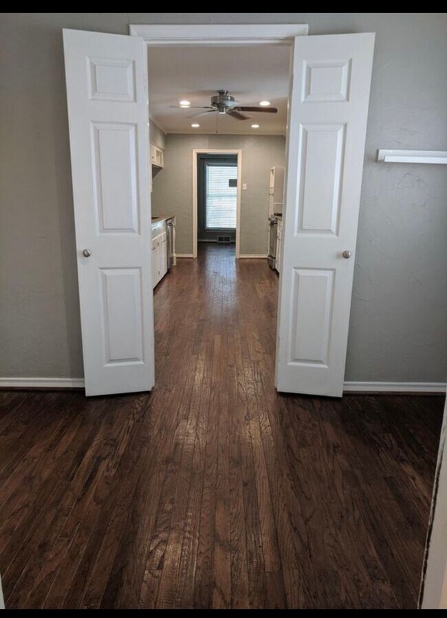 Building Photo - Charming and well-maintained home in the highly desirable Lakewood area of Dallas!