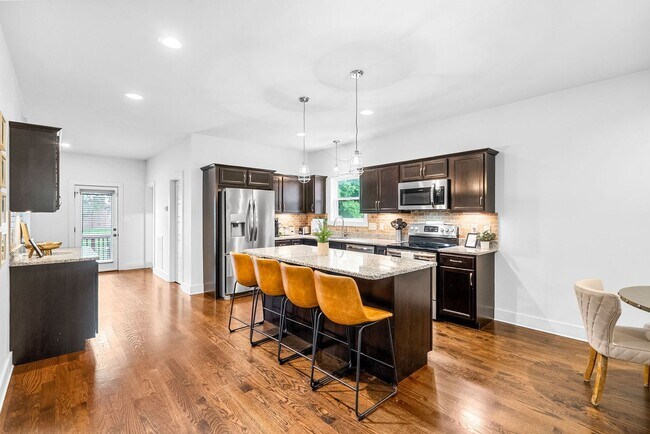 Building Photo - Large 3 Bedroom 3 1/2 Bath Condo For Rent ...