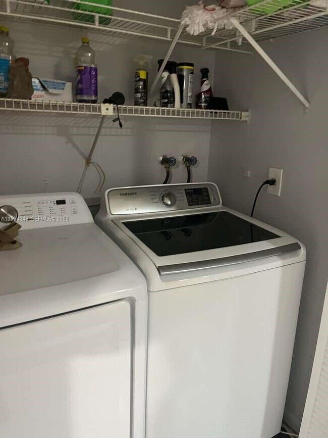 Building Photo - 9787 Riverside Dr