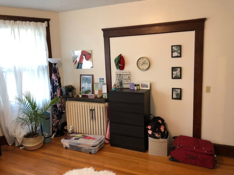 Front Bedroom - 94 Linden St