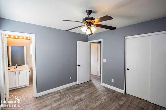 Building Photo - Modern 3Bdm 3Ba Home in a gated community!