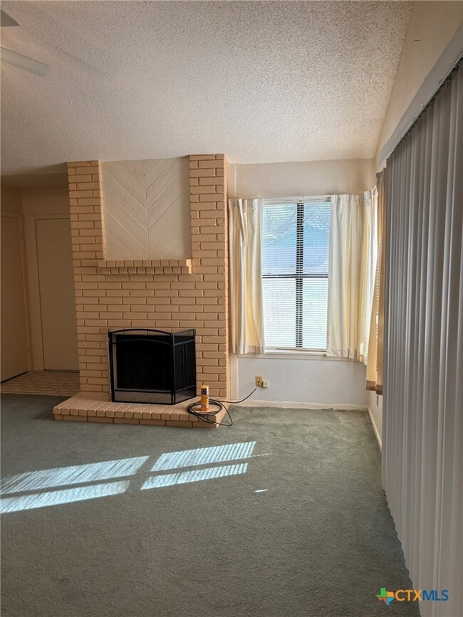Building Photo - 304 Rattan Dr