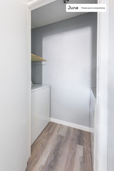 Building Photo - Room in Shared 2 bed/2 bath home