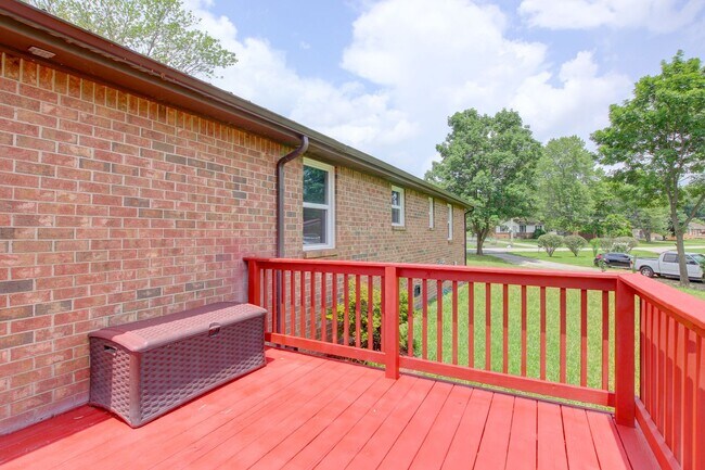 Building Photo - 729 Welsey Dr
