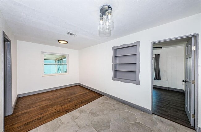 Building Photo - 618 40th Ave N