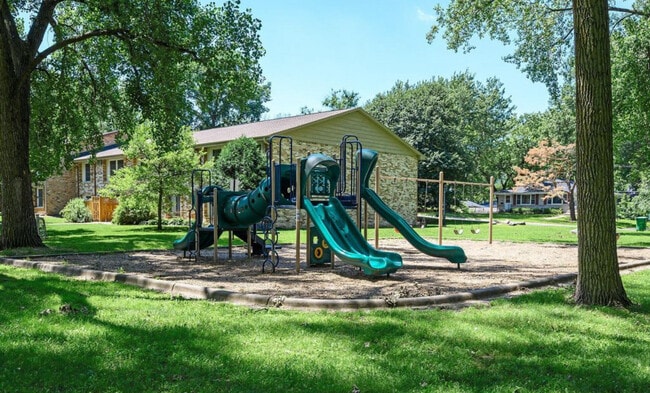 Building Photo - 4584 Cedar Lk Rd S