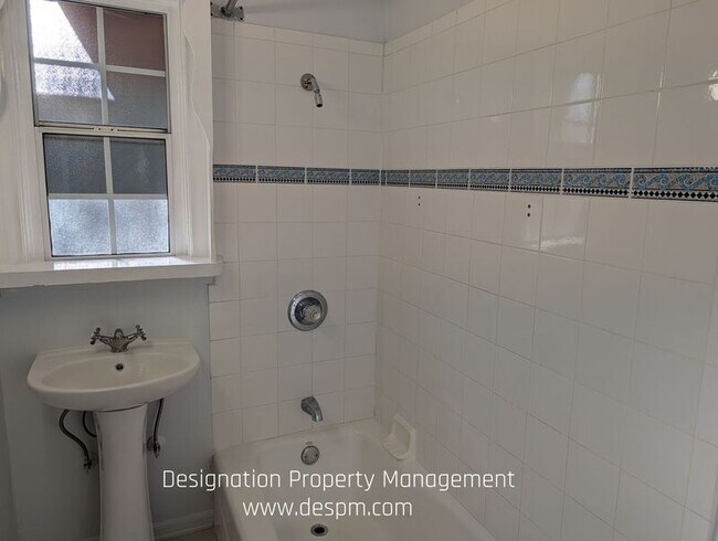 Building Photo - 6208-6212 Roy St