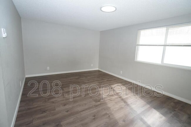 Building Photo - 315 Ivy St