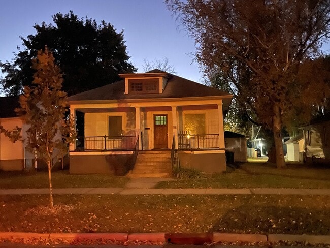 Building Photo - 319 S Maple Ave