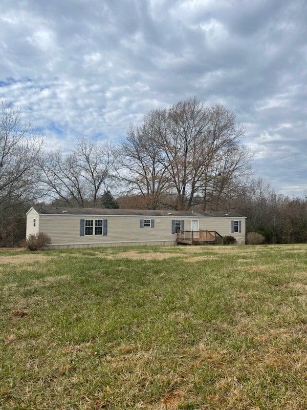 Building Photo - Country Living on 3 Acres in Fountain Inn!