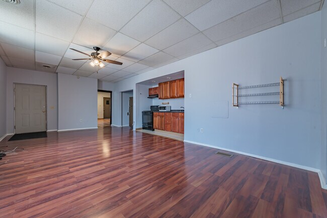 Building Photo - 104 N Graham St