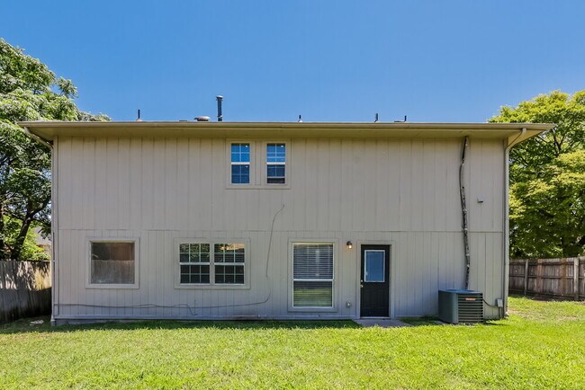 Building Photo - 1119 Brewer Dr