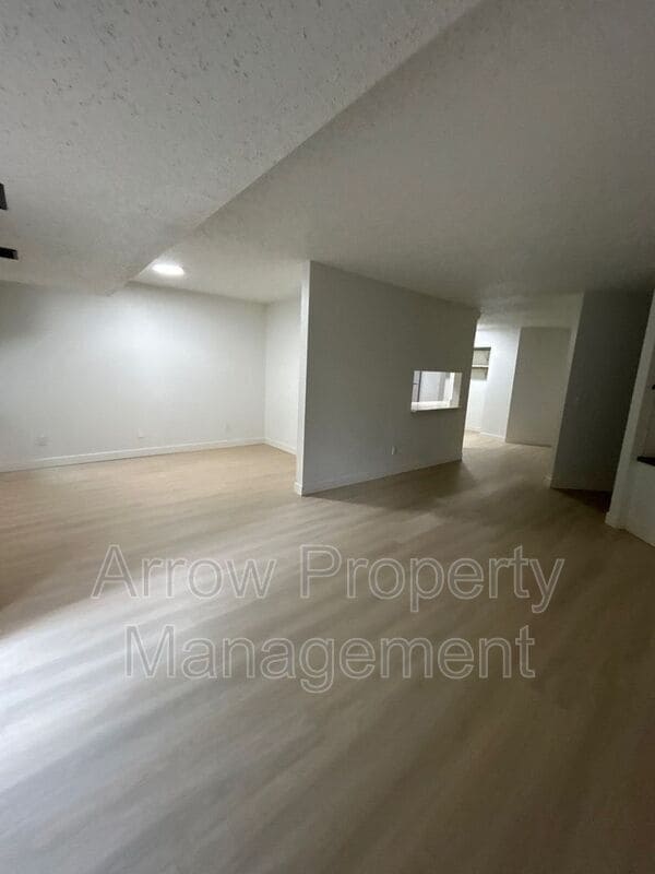 Building Photo - 205 E Arbor Ave