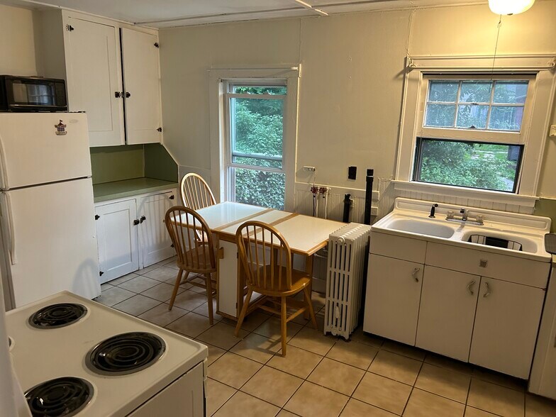 Kitchen - 30-2 Wall St