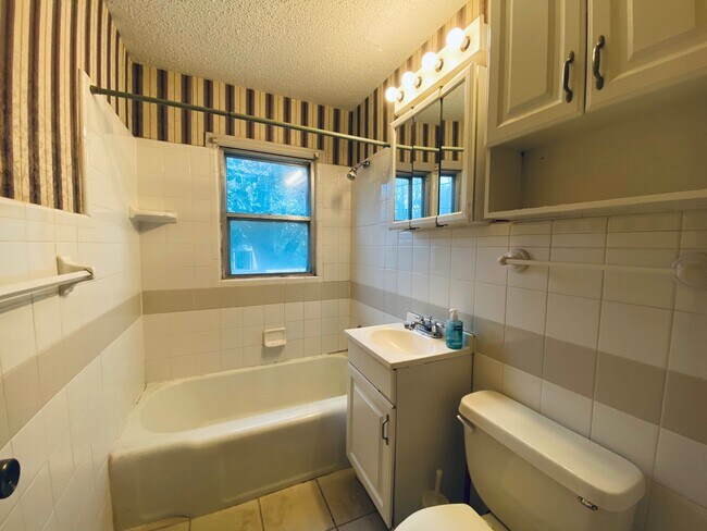 Building Photo - Cute Home for rent in OKC