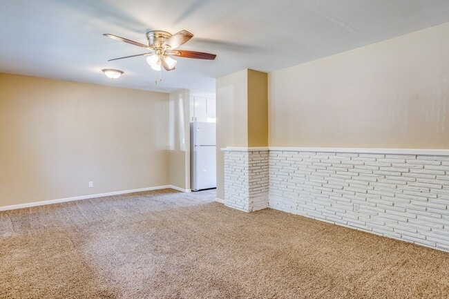 Building Photo - Cozy 2 bedroom 1 bathroom duplex in Southeast Wichita.