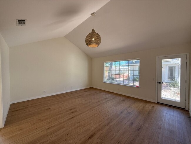 Building Photo - Beautifully Updated Single Story Custom Ho...