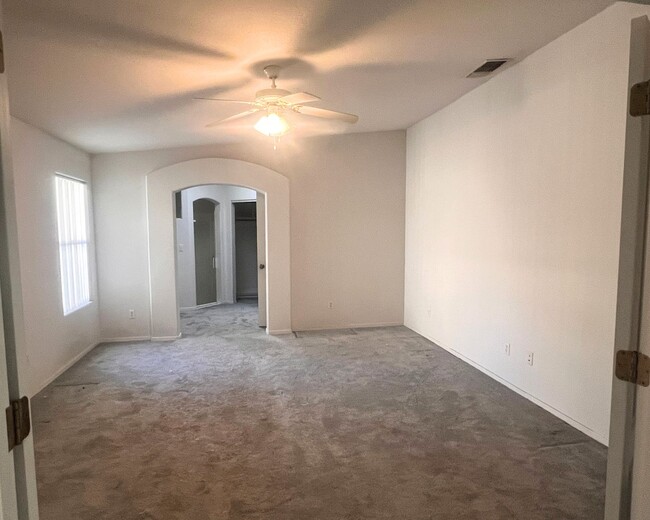 Building Photo - Unfurnished Long Term Pool Home