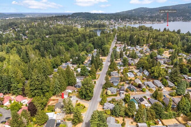 Building Photo - Modern 4-Bedroom Retreat Near Lake Whatcom...