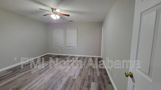 Building Photo - 214 Farmington Dr
