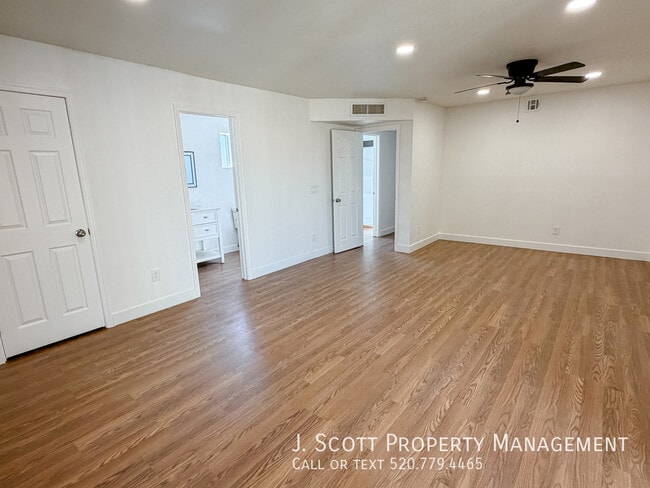 Building Photo - 3621 W Sandra Terrace