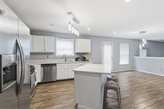 Building Photo - 345 Oxnard Cir SW