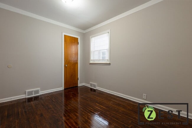Building Photo - BEAUTIFUL 3 BEDROOM 1 BATH