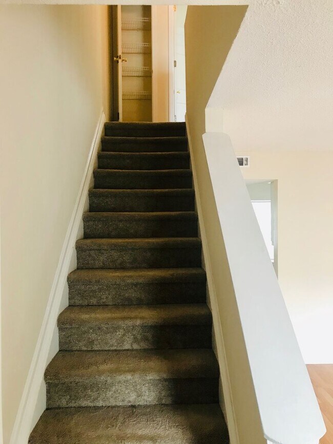 Building Photo - AVAILABLE NOW!! Great 2 Bedroom Townhome! Close CCU, CMC, Shopping, Restaurants & More!