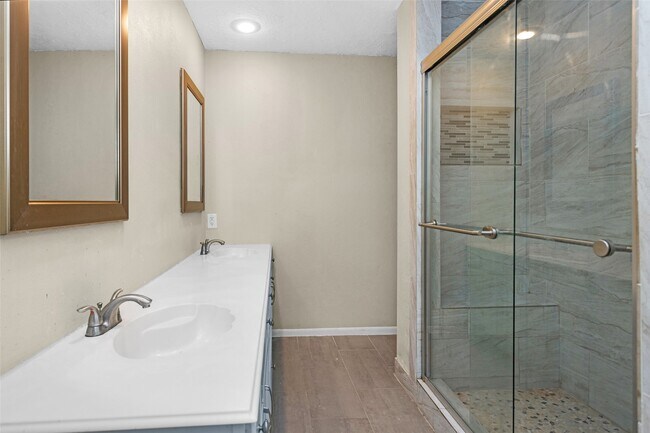 Building Photo - 16042 Glenbrook Knoll Ln