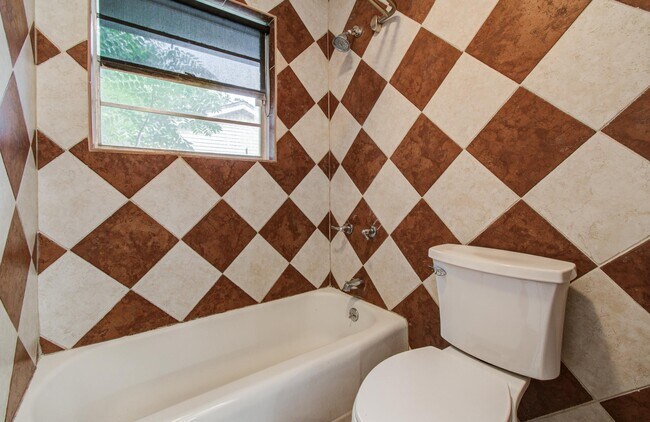 Building Photo - 1722 Front St