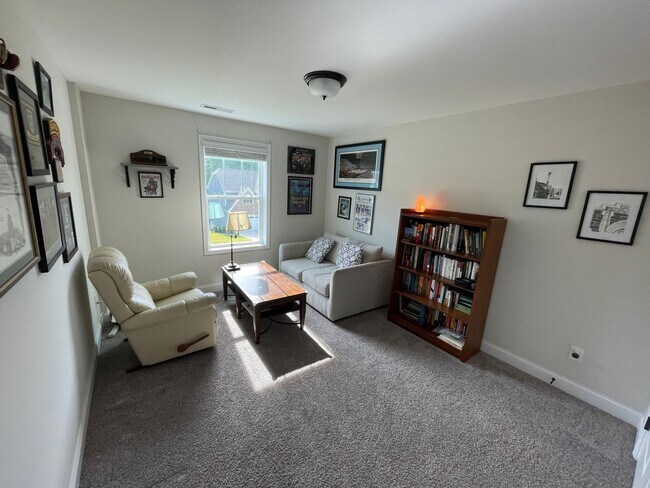 Building Photo - Stunning 5 Bed 3 Bath Home in Anderson Creek Club