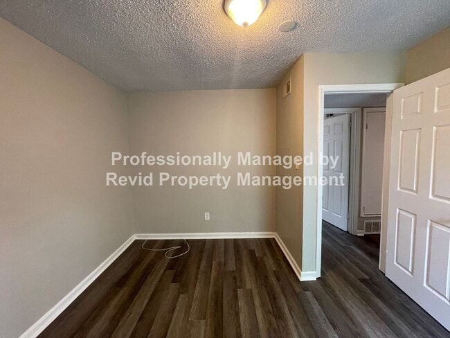 Building Photo - Charming 3 Bedroom Home!