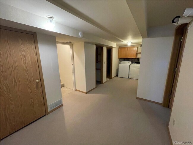 Building Photo - 6534 Zinnia St