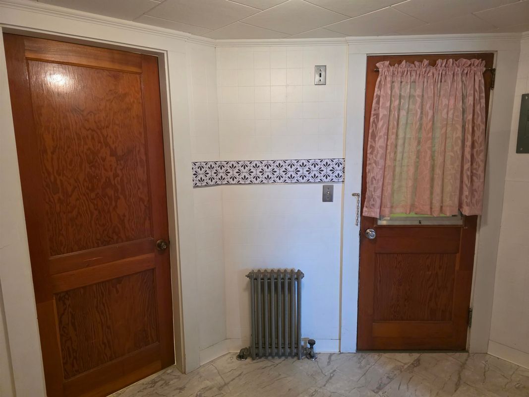 Building Photo - 96 Main, Unit #6