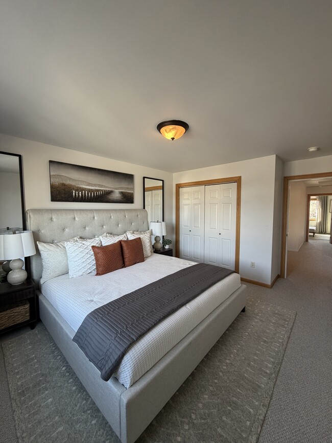 Building Photo - 574 Killarney St