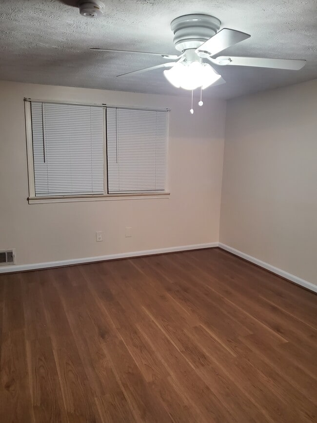Building Photo - 1007 Foxwood Ln