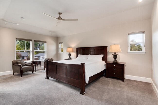 Building Photo - Furnished Home - Move in Ready!