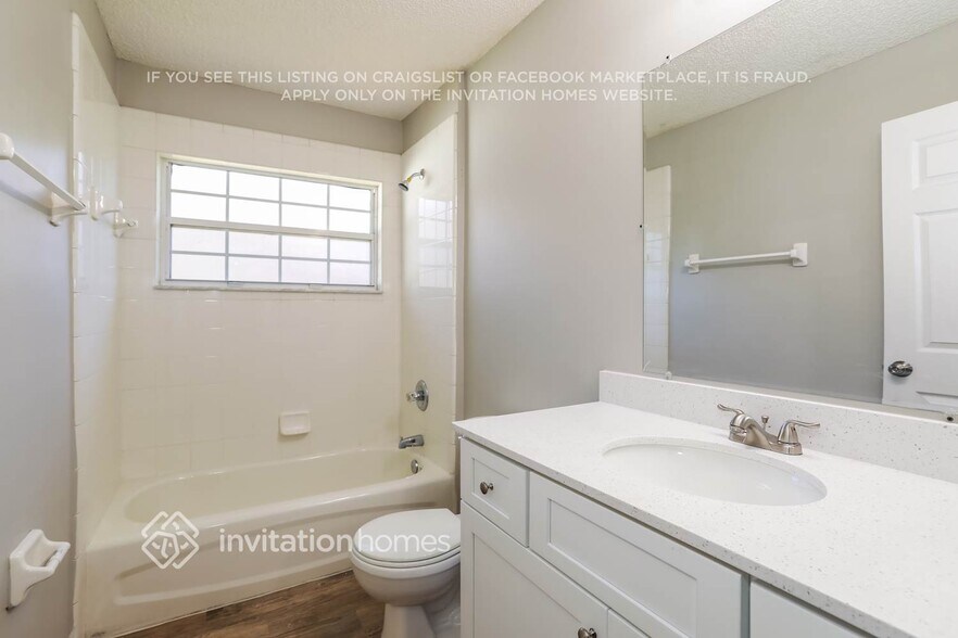 Building Photo - 1736 Northglen Cir