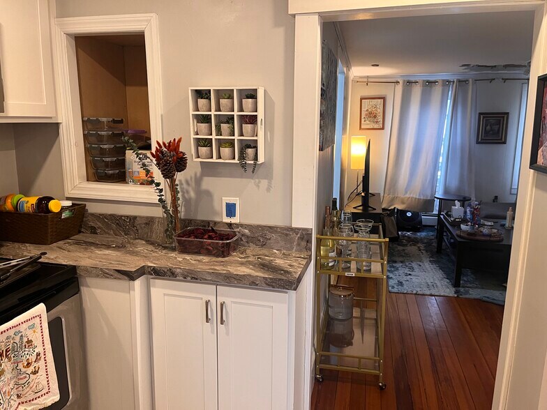 Building Photo - 66 Hill St