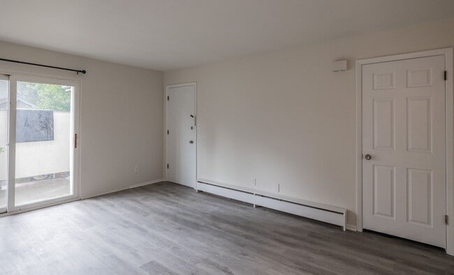 Building Photo - East Boulder - Spacious 2BR/1BA