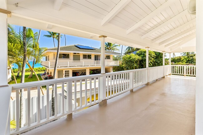 Building Photo - Beach Home, Steps Away From World Famous L...